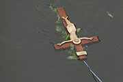 Griechisch-Orthodoxe Metropolie von Deutschland lädt ein: traditionelle Zeremonie der Gewässerweihung für die Isar an der Praterinsel 6.01.2009 (Foto: Ingrid Grossmann)